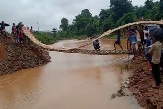 craft bridge by themselves  Villagers craft bridge by themselves  Villagers craft bridge  Villagers slamming government  കോരാപുട്ട്  ഒഡീഷ  നന്ദിഗാവ്  സ്വന്തമായി പാലം നിർമിച്ച് ഗ്രാമീണർ  Odisha  Koraput  villagers construct bridge