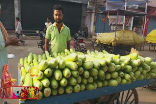 पटना में 100 रुपये बिक रहा कद्दू
