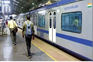 Western Railways AC local ridership record  WR AC local ridership crosses 1 crore mark  significant increase in AC locals commuters  Western Railways record over 1 crore commuters  Western Railways AC locals  വെസ്റ്റേണ്‍ റെയില്‍വെ  സബര്‍ബന്‍ എസി ലോക്കല്‍ ട്രേയിനുകളിലെ  സബര്‍ബന്‍ എസി ട്രേയിനുകളിലെ യാത്രാക്കാരുടെ എണ്ണം  വെസ്റ്റേണ്‍ റെയില്‍വെ യാത്രക്കാര്‍