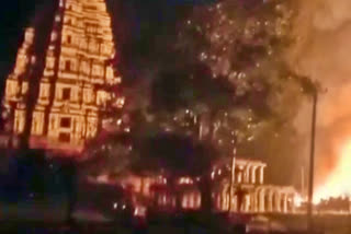 Fire accident in world famous Hampi  hotel burnt due to cylinder explosion  cylinder explosion in Hampi  ವಿಶ್ವವಿಖ್ಯಾತ ಹಂಪಿಯಲ್ಲಿ ಬೆಂಕಿ ಅವಘಡ  ಸಿಲಿಂಡರ್ ಸ್ಪೋಟಗೊಂಡು ಸುಟ್ಟು ಭಸ್ಮವಾದ ಹೋಟೆಲ್​ ಬಟ್ಟೆ ಅಂಗಡಿಗಳು ಸುಟ್ಟು ಭಸ್ಮ  ಹಂಪಿಯಲ್ಲಿ ಸಿಲಿಂಡರ್ ಸ್ಪೋಟಗೊಂಡು ಅಗ್ನಿ ಅವಘಡ  ಅನ್ನಪೂರ್ಣೇಶ್ವರಿ ಛತ್ರಕ್ಕೆ ಬೆಂಕಿ