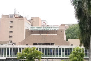 Woman patient from Bulandshahr in Uttar Pradesh  Woman patient lying on hospital bed at AIIMS  Woman at AIIMS in comatose condition  Woman patient at Delhi AIIMS gives birth to child  Professor of neurosurgery Dr Deepak Gupta  AIIMS neurosurgeon Dr Deepak Gupta  AIIMS hospital  gave birth to baby  ഗുരുതരാവസ്ഥയില്‍ കഴിഞ്ഞിരുന്ന രോഗി  പെണ്‍കുഞ്ഞിന് ജന്മം നല്‍കി  ന്യൂഡല്‍ഹി എംയിസ് ആശുപത്രി  അപകടത്തില്‍പെട്ട് ഗുരുതരാവസ്ഥയില്‍  ബൈക്കില്‍ സഞ്ചരിക്കവെ അപകടത്തില്‍പെട്ട്  എംയിസ് ആശുപത്രി  ന്യൂഡല്‍ഹി ഏറ്റവും പുതിയ വാര്‍ത്ത  ഇന്നത്തെ പ്രധാന വാര്‍ത്ത  ഏറ്റവും പുതിയ ദേശീയ വാര്‍ത്ത