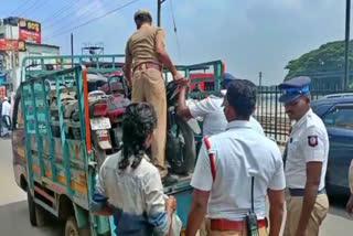 car blast issue  coimbatore car blast issue  coimbatore car blast  two wheeler  police seized unattended two wheeler  கேட்பாரற்று நிற்கும் வாகனங்கங்கள் பறிமுதல்  கார் வெடிப்பு சம்பவம்  கோவை கார் வெடிப்பு சம்பவம்  வாகனங்கங்கள் பறிமுதல்  இருசக்கர வாகனங்கங்கள்