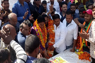 bhopal bjp worker cake cutting with sword