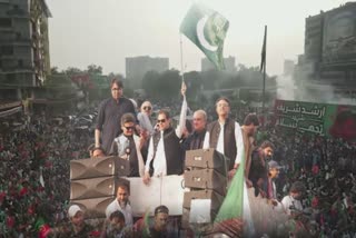Imran Khan starts long march from Lahore