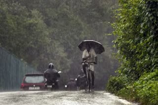 Kerala rain updates  meteorological department warning  തുലാവര്‍ഷം ഇന്ന് ഇന്ത്യന്‍ തീരത്തെത്തും  സംസ്ഥാനത്ത് നാളെ മുതല്‍ വ്യാപക മഴ  സംസ്ഥാനത്ത് തുലാവര്‍ഷം നാളെയെത്തും  അറിയിപ്പുമായി കാലാവസ്ഥ നിരീക്ഷണ കേന്ദ്രം  ബംഗാള്‍ ഉള്‍ക്കടലില്‍ മഴക്കാറ്റ്  meteorological department kerala rain report  തിരുവനന്തപുരം ഇന്നത്തെ വാര്‍ത്ത  Thiruvananthapuram todays news