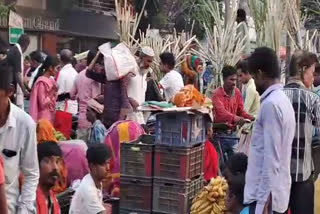 अंतिम खरीदारी को बाजारों में छठ व्रतियों की उमड़ी भीड़