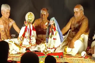 pavakkadhakali art in thrissur  pavakkadhakali art  pavakkadhakali  poorapremi sangham thrissur  പൂരപ്രേമി സംഘം തൃശൂർ  തൃശൂർ പൂരം  തൃശൂർ പാവക്കഥകളി  തൃശൂരിന് വിസ്‌മയാനുഭവം സമ്മാനിച്ച് പാവക്കഥകളി  പാവക്കഥകളി  തൃശൂർ പൂരവും പുലിക്കളിയും  പൂരപ്രേമി സംഘം സംഘടിപ്പിച്ച പാവക്കഥകളി  പാണ്ടി സമൂഹമഠം ഹാൾ  ഇരിങ്ങാലക്കുട ആസ്ഥാനമായുള്ള നടനകൈരളി  നടനകൈരളി  കല്യാണസൗഗന്ധികം  ദുര്യോധനവധം