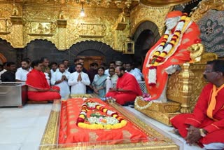 Robert Vadra visited Sai Samadhi