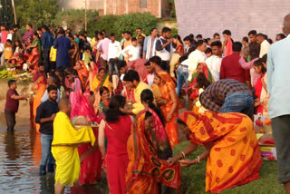 Chhathvrati offered first Arghya to Lord Bhaskar In Koderma