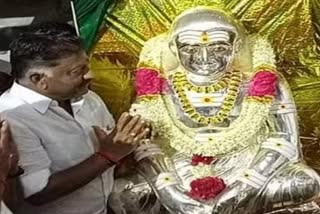 தேவர் சிலைக்கு வெள்ளிக்கவசம் வழங்கிய ஓபிஎஸ்