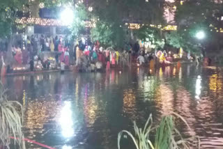 Chhath Vrati at Ghat to Worship Udayaday Arghya