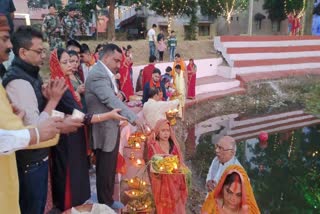 Health Minister Banna Gupta offered Arghya to rising sun in Jamshedpur