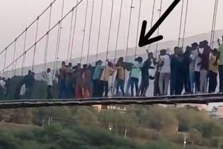 youth-shaking-on-the-bridge-before-the-tragedy