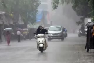 Kerala Rain updates  ഇടിമിന്നലോട് കൂടിയ മഴയ്ക്ക് സാധ്യത  meteorological department warning  എട്ട് ജില്ലകളിൽ യെല്ലോ അലർട്ട്  തിരുവനന്തപുരം  തിരുവനന്തപുരം ഇന്നത്തെ വാര്‍ത്ത  മഴ ഭീഷണി  കേന്ദ്ര കാലാവസ്ഥ വകുപ്പിന്‍റെ മുന്നറിയിപ്പ്