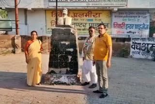 UP: Indira Gandhi statue vandalized at Aliganj; Cong blames ruling party
