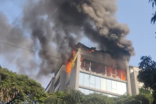 fire breaks out in restaurant