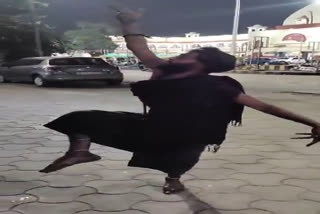 ujjain sadhu dance on shiv bhajan