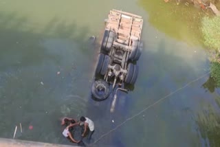 uncontrol truck fell into chambal river