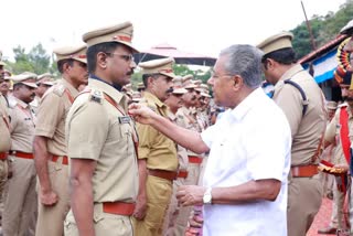 six officers honored with police medal  police medal of chief minister  six police officers awarded police medal  police medal  chief minister police medal  police medal award  വിശിഷ്‌ട സേവാ മെഡല്‍  മുഖ്യമന്ത്രിയുടെ വിശിഷ്‌ട സേവാ മെഡല്‍  വിശിഷ്‌ട സേവാ മെഡല്‍ ഏറ്റുവാങ്ങി ആറ് ഉദ്യോഗസ്ഥർ  പൊലീസ് ഉദ്യോഗസ്ഥർ വിശിഷ്‌ട സേവാ മെഡല്‍  കേരള പൊലീസ്  വിശിഷ്‌ട സേവനത്തിനുള്ള പൊലീസ് മെഡല്‍  പൊലീസ് മെഡൽ  കോട്ടയം പൊലീസ് മെഡൽ  എസ്എപി ഗ്രൗണ്ട്  കോട്ടയം ജില്ലാ പൊലീസ് മേധാവി കെ കാർത്തിക്  മാനസ വധക്കേസ് അന്വേഷണ ഉദ്യോഗസ്ഥൻ  മുഖ്യമന്ത്രിയിൽ നിന്ന് പൊലീസ് മെഡൽ