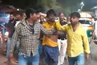 Passengers beat thief at Dhanbad railway station
