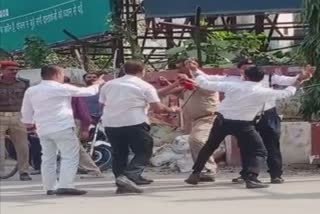 کانپور میں بدمعاشوں نے ٹریفک پولیس کی پٹائی کی، ویڈیو وائرل