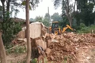 Dabangs broke house with JCB in Ratesara