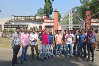 candidates protesting against mppsc in indore