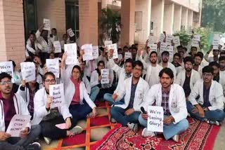 mbbs students protest in pgims regarding mbbs bond policy haryana
