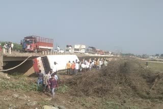 ksrtc-bus-fell-into-kagina-river-in-shahabad-kalaburagi