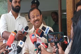 v muraleedharan against kcr  telangana cm kcr  k chandrasekhara rao  thushar vellappally mla poaching  kcr allegation of mla poaching  mla poaching  തുഷാർ വെള്ളാപ്പള്ളി  തുഷാർ വെള്ളാപ്പള്ളി കെസിആർ  വി മുരളീധരൻ  കെസിആറിനെതിരെ വി മുരളീധരൻ  തുഷാർ വെള്ളാപ്പള്ളിക്കെതിരെ തെലങ്കാന മുഖ്യമന്ത്രി  ഓപ്പറേഷൻ കമലം  operation kamalam  കെ ചന്ദ്രശേഖര റാവു  എംഎൽഎമാർ കൂറുമാറ്റം