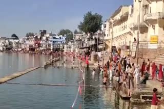 Huge devotees gathered in Pushkar Sarovar