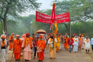 sadhu saints took bath in bateshwar dham of agra