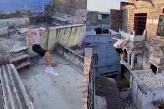 parkour Sport  Foreigner  Jodhpur  Viral video  Rajasthan  Social media  പാര്‍ക്കര്‍ പ്രകടനം  മേല്‍ക്കൂര  ജോധ്‌പുര്‍  രാജസ്ഥാന്‍  താരപുത്രന്‍  പ്രണവ് മോഹന്‍ലാലിന്‍റെ  ആദി  സമൂഹമാധ്യമ  ജിംനാസ്‌റ്റിക്  വിദേശ പൗരന്മാരുടെ