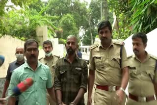 museum attack  accused Santhosh Kumar will be arrested today  മ്യൂസിയം പരിസരത്തെ ആക്രമണം  പ്രതി സന്തോഷിന്‍റെ അറസ്റ്റ് ഇന്ന്  കുറുവന്‍കോണത്തെ വീട്ടില്‍ കയറി അതിക്രമം  തിരുവനന്തപുരം വാര്‍ത്തകള്‍  തിരുവനന്തപുരം ജില്ല വാര്‍ത്തകള്‍  മ്യൂസിയം പരിസരത്ത് യുവതിയെ ആക്രമിച്ച കേസ്