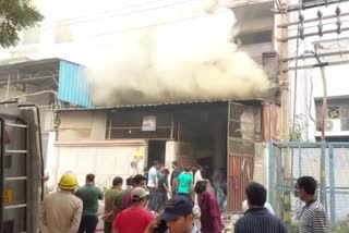 fire in narela industrial area factory in delh