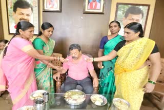 women fed renukacharya