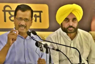 Arvind Kejriwal and Bhagwant Mann carried bags of cash on airplane to Gujarat