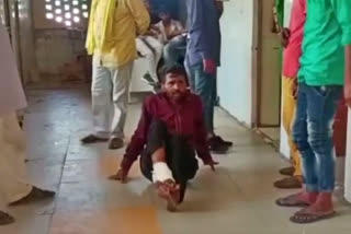 UP: Patient dragging himself out of Govt hospital, not provided with stretcher