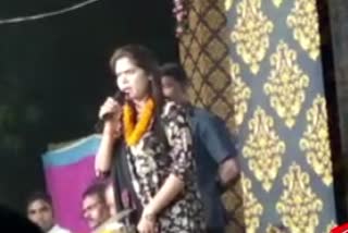 viral-video-of-congress-mla-shakuntala-sahu-in-balodabazar