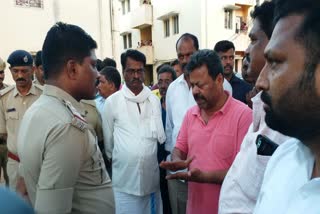 mla-renukacharya-had-an-altercation-with-police-in-davanagere