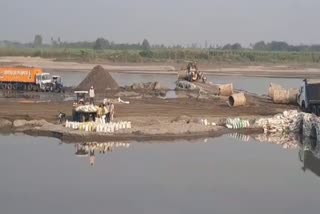 Mining on bridge in Yamunanagar