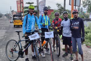 Groom  Groom travels on cycle  marriage  coimbathore to Guruvayur  വെറൈറ്റി വിവാഹം  വിവാഹം  കോയമ്പത്തൂരില്‍ നിന്ന് ഗുരുവായൂരിലെ  കതിര്‍മണ്ഡപത്തിലേക്ക്  മണവാളനും സംഘവും  കോയമ്പത്തൂരില്‍ നിന്ന് സൈക്കിളില്‍  തൃശൂര്‍  സൈക്കിള്‍  എന്‍ജിനീയര്‍  എന്‍ജിനീയര്‍  ബോര്‍ഡ്  സംഘം  കോയമ്പത്തൂര്‍