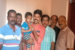 pandalam  police rescued three year old boy  police rescued three year old boy trapped in flat  police rescue operation  pandalam f flat  മൂന്ന് വയസുകാരനെ രക്ഷപ്പെടുത്തി പൊലീസ്  മുറിക്കുള്ളിൽ കുടുങ്ങി മൂന്ന് വയസുകാരൻ  മുറിയിൽ കുടുങ്ങി ബാലൻ  കുട്ടി മുറിയിൽ കുടുങ്ങി  തിരുവനന്തപുരത്ത് ഫ്ലാറ്റിൽ കുടുങ്ങി ആൺകുട്ടി  മുറിക്കുള്ളിൽ അകപ്പെട്ട കുഞ്ഞിനെ രക്ഷപ്പെടുത്തി  പന്തളം പൊലീസ്  പന്തളം പൊലീസ് സ്റ്റേഷൻ എഫ് ഫ്ലാറ്റ്  പത്തനംതിട്ട പന്തളം