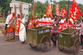 ବିଏମସି ସଫେଇ କର୍ମଚାରୀଙ୍କ ଆନ୍ଦୋଳନ, ମୁଖ୍ୟମନ୍ତ୍ରୀଙ୍କୁ ଜଣାଇଲେ ଦାବି