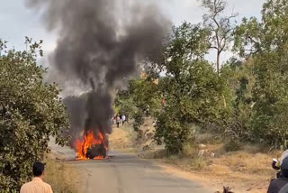 उदयपुर में चलती कार में लगी आग