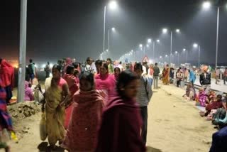कार्तिक पूर्णिमा पर पटना में गंगा घाट पर उमड़ी भीड़