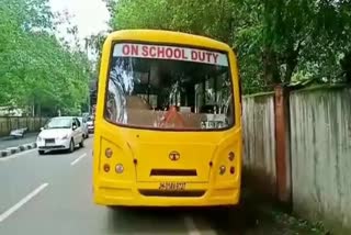 Road Accident in Ranchi School Bus Brake Fail Children become safe