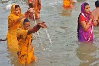 कार्तिक पूर्णिमा के अवसर पर पुनपुन नदी में गंगा स्नान को लेकर भीड़