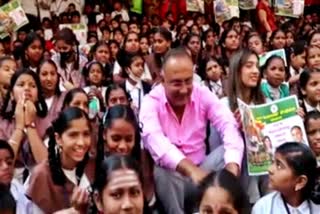 Etv BharatDinesh Gundurao watched Gandha Gudi with school children