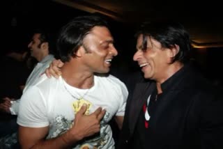 Watch: Shoaib Akhtar's rendezvous with 'Shah Rukh Khan' in Pakistan